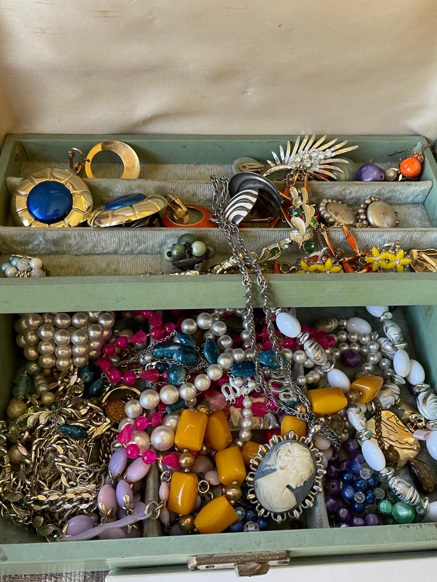 Vintage jewelry lot