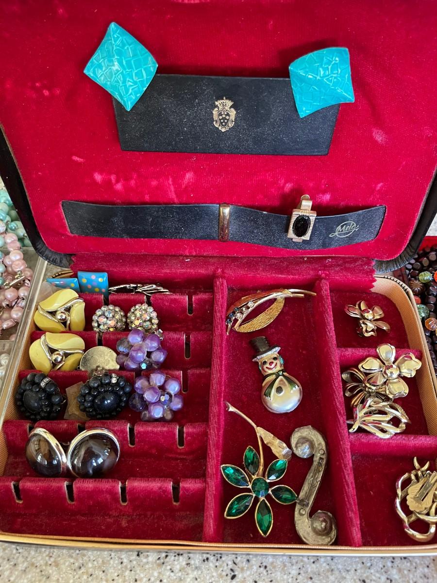 Vintage jewelry lot