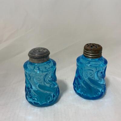 [95] ANTIQUE | 1902 | Northwood Blue Shakers | S Repeat Pattern
