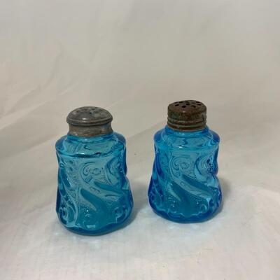 [95] ANTIQUE | 1902 | Northwood Blue Shakers | S Repeat Pattern