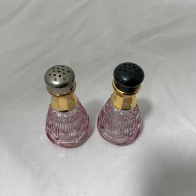 [103] ANTIQUE | Stained Pink Glass | Salt and Pepper Shakers