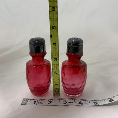 [106] VINTAGE | Cranberry Glass | Dimple Pattern | Salt and Pepper