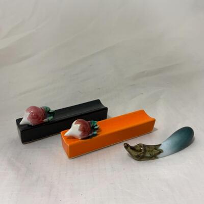 [107] VINTAGE | Ceramic Knife Rests | Radish | Eggplant