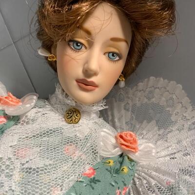 Rare Franklinâ€™ Mint Lily Gibson Girl