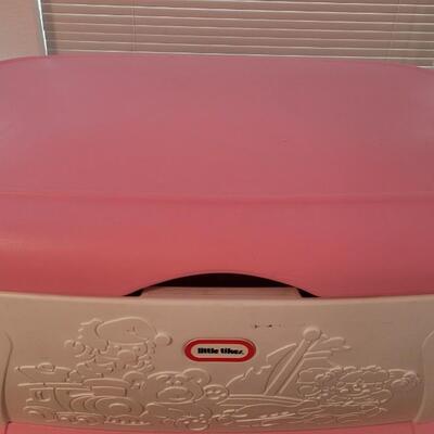 Lot 113: Vintage Large LITTLE TIKES Toy Storage Tote w/ Lid Pink