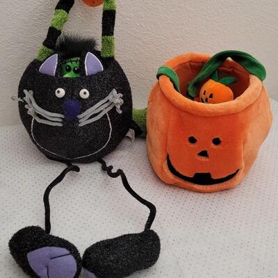 Lot 117: Assorted NEW Halloween Trick or Treat Baskets w/ Plush Figures