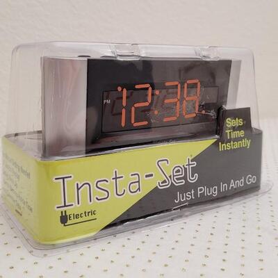 Lot 120: New Insta-Set ALARM CLOCK 