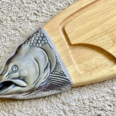 Lot 133 Aluminum & Wood Fish Platter Serving Carving 34"
