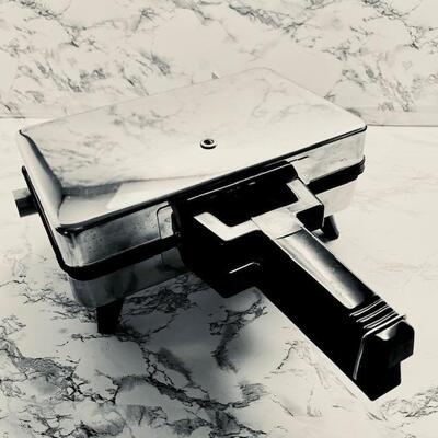 Lot 138 Pizzelle Waffle Iron