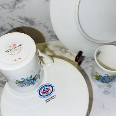 Lot 146 Group of Pretty Floral Pieces Porcelain D&G France Limoges Plate 4 Windsor Mugs Freida Collection 
