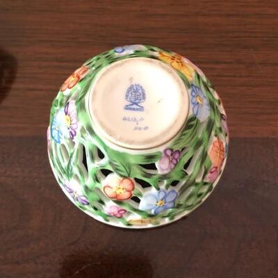 Lot 149 Herend Porcelain Pierced Round Box Floral Decoration Hand Painted Hungary