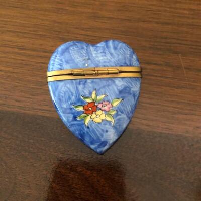 Lot 152 Group 3 Pill Trinket Boxes Egg Heart France Limoges  Hand Painted
