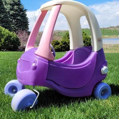 Lot 123: Vintage Little Tikes Children's Car