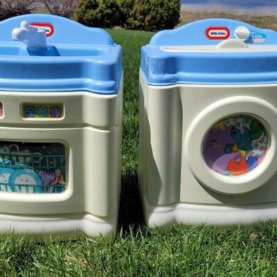 Lot 126: Vintage Little Tikes Dishwasher and Washing Machine