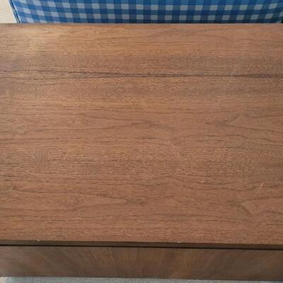 Lot 129: Vintage 1976 Mid Century Modern DILLINGHAM MFG. Side Coffee Table
