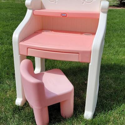 Lot 133: Vintage Little Tikes Desk w/ Chair Pink 