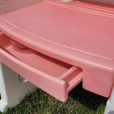 Lot 133: Vintage Little Tikes Desk w/ Chair Pink 