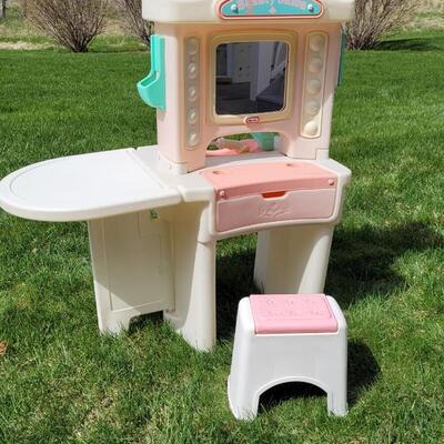 Lot 135: Vintage Little Tikes Children's Vanity Pink 