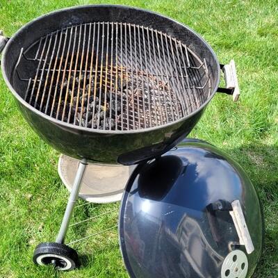 Lot 136: WEBER Outdoor BBQ Grill 