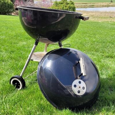 Lot 136: WEBER Outdoor BBQ Grill 