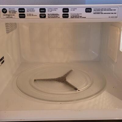 Lot 142: GE Microwave Oven WORKS