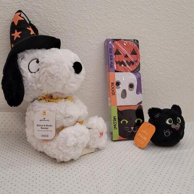 Lot 146: New Hallmark Snoopy SHIVER & SHAKE + Halloween Collectibles 