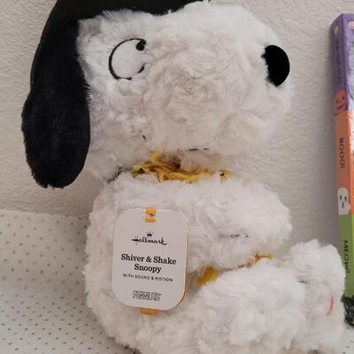 Lot 146: New Hallmark Snoopy SHIVER & SHAKE + Halloween Collectibles 