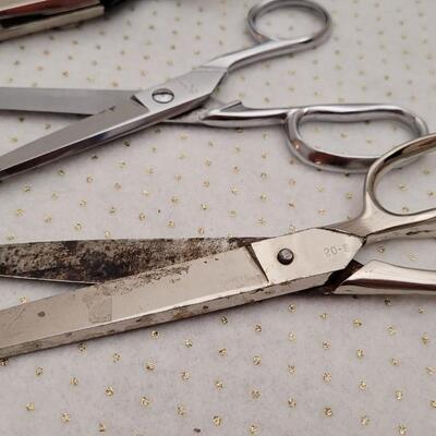 Lot 150: Assorted Sewing Scissors