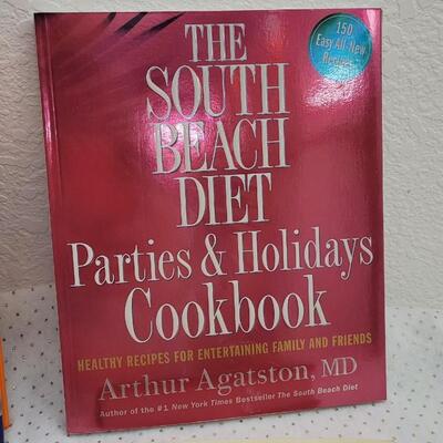 Lot 159: Assorted Diet Cookbooks 