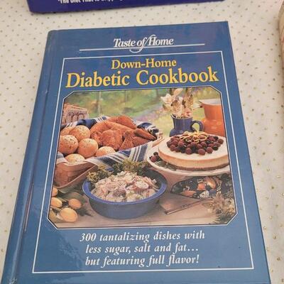 Lot 159: Assorted Diet Cookbooks 