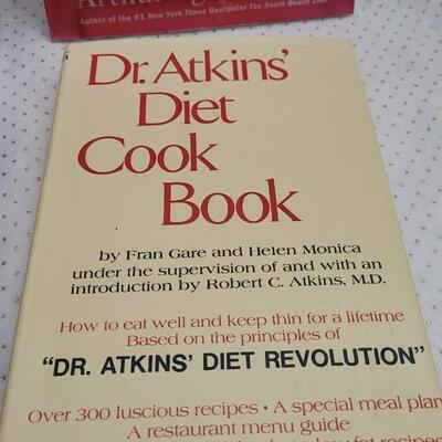 Lot 159: Assorted Diet Cookbooks 