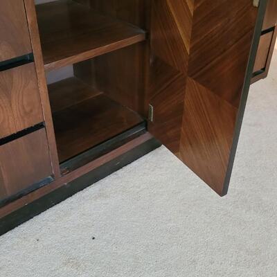 Lot 165: Vintage Mid Century Modern LANE Dresser with Mirrors