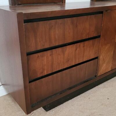 Lot 165: Vintage Mid Century Modern LANE Dresser with Mirrors