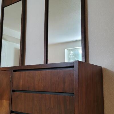 Lot 165: Vintage Mid Century Modern LANE Dresser with Mirrors