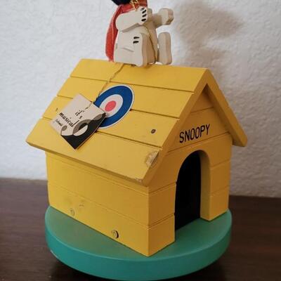 Lot 167: Vintage New 1960's SNOOPY Collectible Musical Figure 