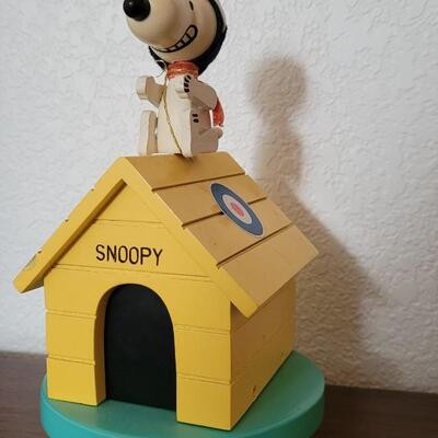 Lot 167: Vintage New 1960's SNOOPY Collectible Musical Figure 