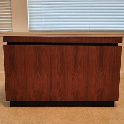 Lot 172: Vintage 1973 Mid Century Modern DILLINGHAM MFG. Side Coffee Table