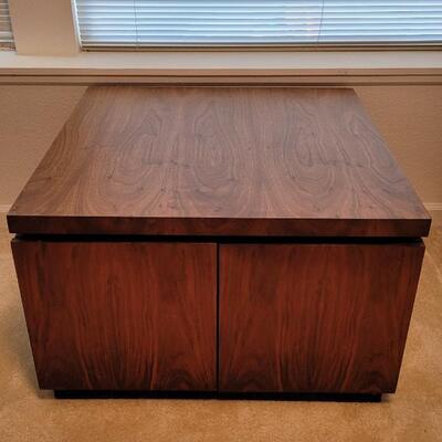 Lot 172: Vintage 1973 Mid Century Modern DILLINGHAM MFG. Side Coffee Table