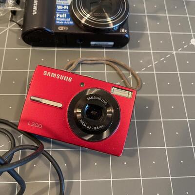 #514 Digital Camera with Accessories 