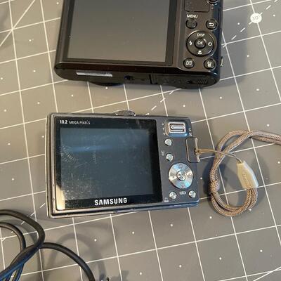 #514 Digital Camera with Accessories 