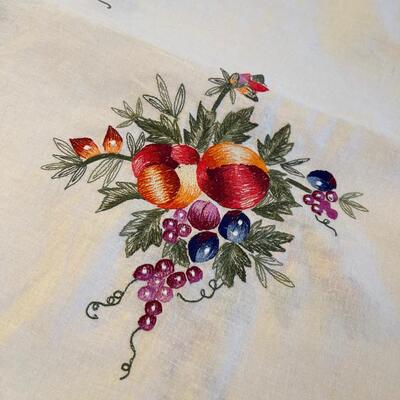 #520 Colored Embroider Table Cloth & Napkins