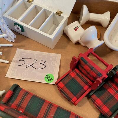 #523 Doll Furniture Plaid Living Room Furniture Plus Toilet and Tub