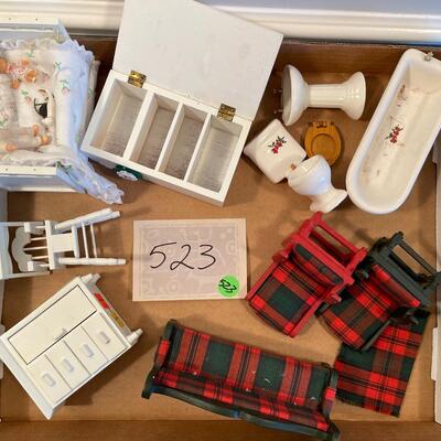 #523 Doll Furniture Plaid Living Room Furniture Plus Toilet and Tub