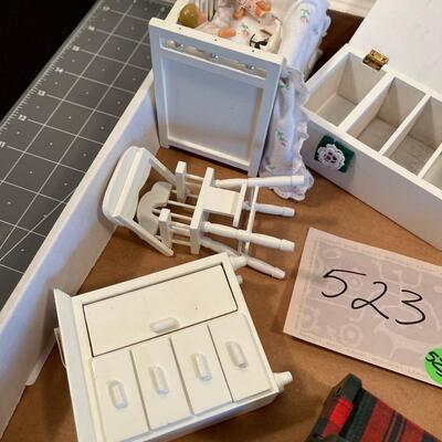 #523 Doll Furniture Plaid Living Room Furniture Plus Toilet and Tub