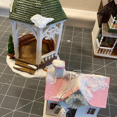 #525 Doll Furniture - Tiny housed and Gazebos 