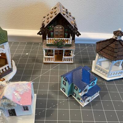 #525 Doll Furniture - Tiny housed and Gazebos 
