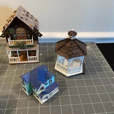 #525 Doll Furniture - Tiny housed and Gazebos 