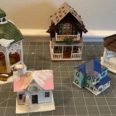 #525 Doll Furniture - Tiny housed and Gazebos 