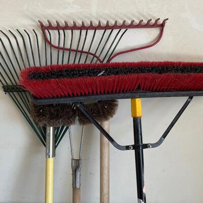 #539 More Yard Tools, 2 Rakes, Broom, Mop 