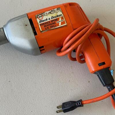 #553 Black & Decker 3/8" Drill. 